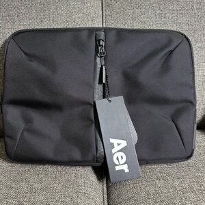 Aer Tech Folio 16" - Black